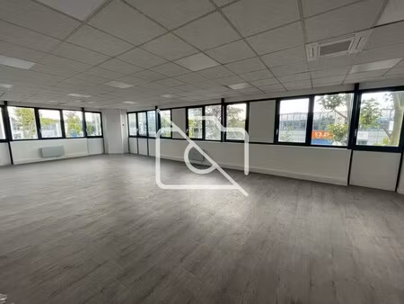 location bureaux 372 m² à 2 076 m²