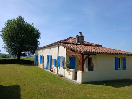 propriété de quatre chambres avec maison d'amis et vues panoramiques