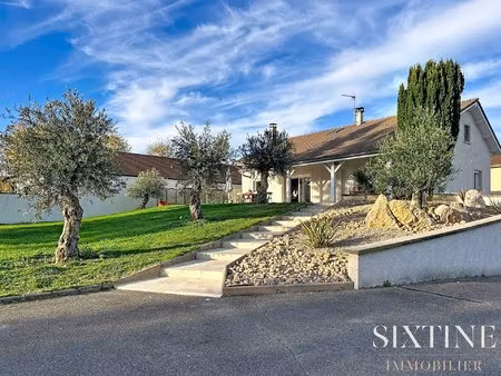 maison familiale aux beaux espaces