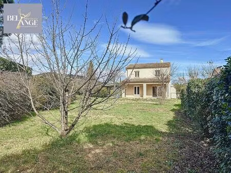 jolie maison secteur calme.