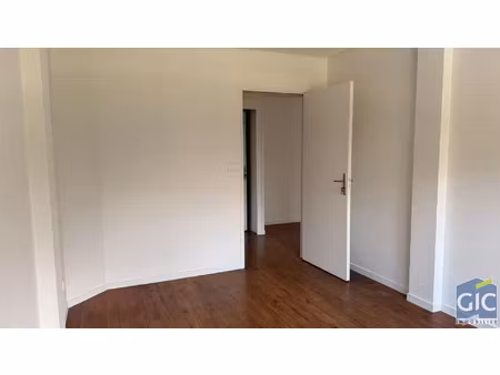 location bureaux et commerces à caen (14000) : à louer / 13m² caen