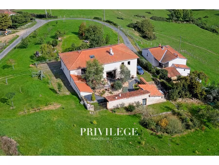 ancien corps de ferme rénové  vue imprenable  5 chambres