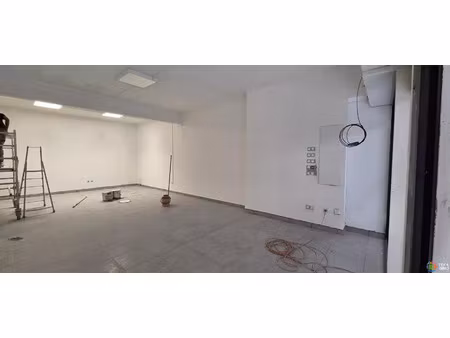 location commerce 1 pièce 50 m² à le tampon (97430)