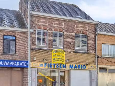 handelseigendom met woonst  garage en tuintje