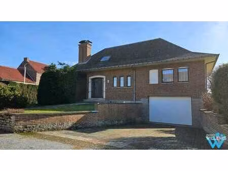 spacieuse villa 4 ch. avec grande cave et garage