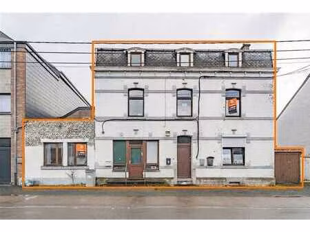 immeuble avec 4 appartements aménagés – fort potentiel!