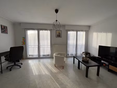 location appartement t1 à la roche-sur-yon (85000) : à louer t1 / 46m² la roche-sur-yon