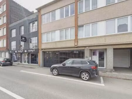 mont-saint-jean : commerce à large vitrine !