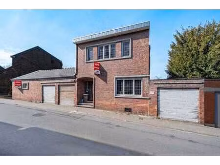 maison avec 3 chambres  3 garages et jardin