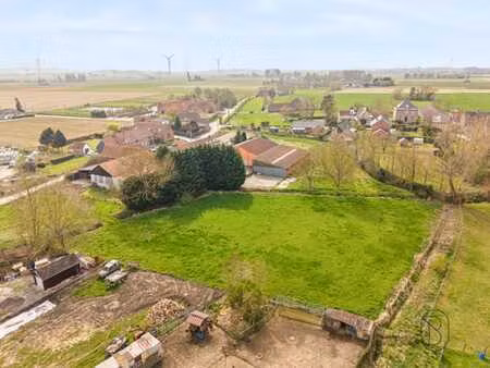 terrain à bâtir de 45 ares en cadre vert et calme