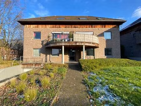 mooi ruim appartement met tuin