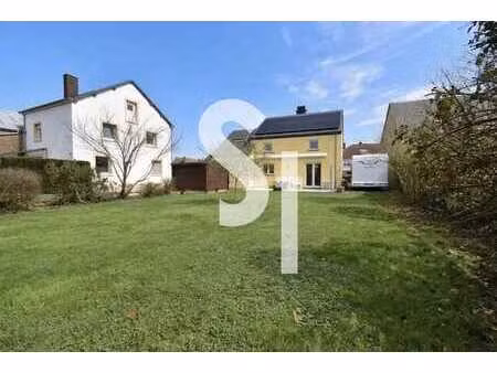 maison familiale avec panneaux photovoltaïques à saint-mard