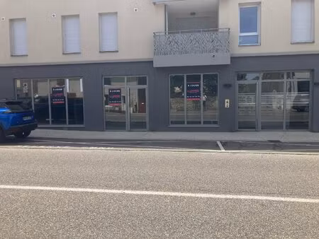 local commercial 179 m² st bonnet de mure