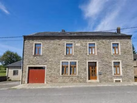 belle maison en pierre directement habitable avec énorme pot