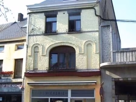 spacieux studio rénové en plein centre ville