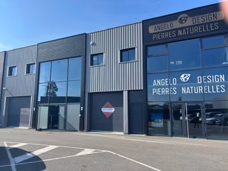 location local commercial