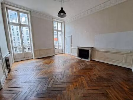 location bureaux et commerces à nantes centre ville (44000) : à louer / 140m² nantes centr