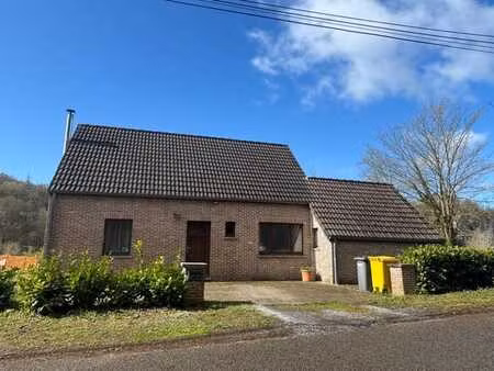 maison quatre façades en brique dans quartier résidentiel