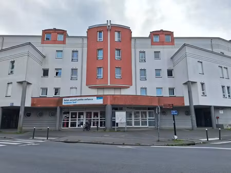 location bureaux et commerces à nantes saint-jacques (44000) : à louer / 116m² nantes sain