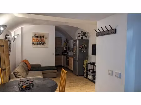 a vendre studio avec local au rez de chaussee