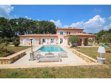 belle villa de qualité avec piscine