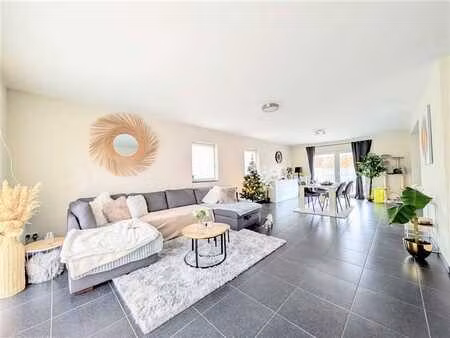 maison bel-étage avec terrasse et jardin