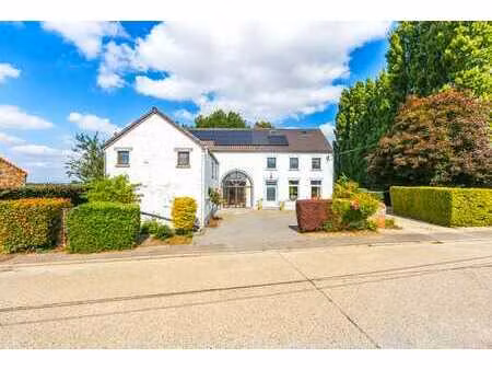 maison spacieuse avec son grand jardin