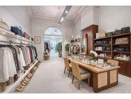 stéphanie/louise : superbe rez-de-chaussée commerciale