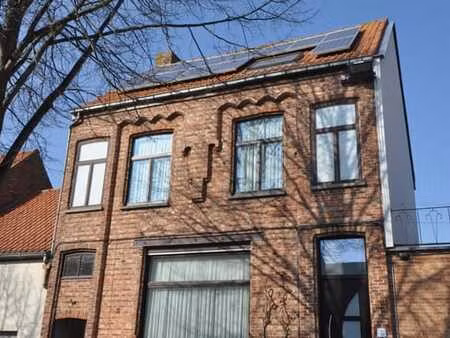 instapklare herenwoning in het centrum van zandvoorde
