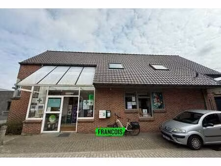 bien commercial lumineux avec espaces polyvalents à lendele…