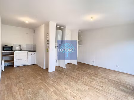 appartement loué meublé saint-cyr-l'ecole 1 pièce 26.41 m² - place de parking