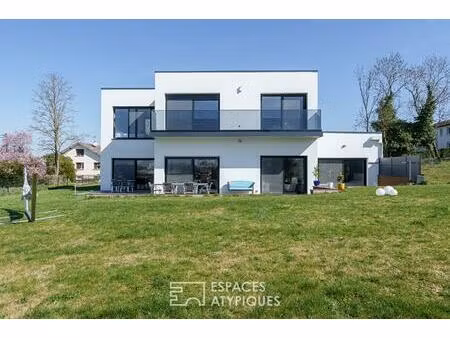maison d'architecte contemporaine avec vue sur les montagnes