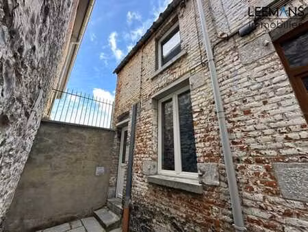 petite maison 1 en plein centre ville de soignies !
