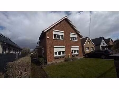 belle villa de +/- de 131m²  3 ch  terrasse  garage  jardin.