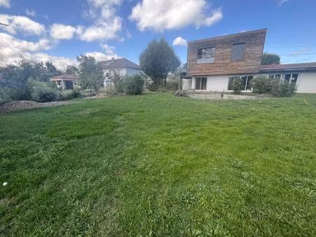 terrain constructible viabilisé à vendre