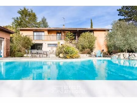 maison d'architecte piscine et vue sur la campagne