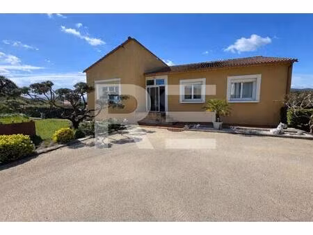 maison de 134 m²  sur un terrain clos et paysagé de 1 600 m²