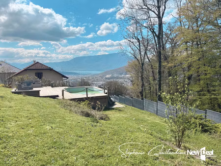 jolie maison en parfait état avec grand terrain  piscine et belle vue lac à grésy sur aix