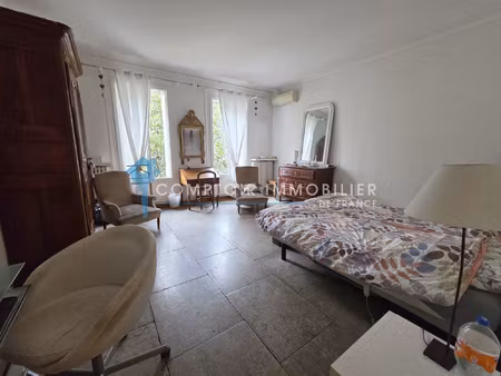 vauvert . appartement proche centre ville 123 m2 4 chambres.