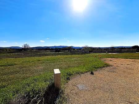 terrain constructible complètement viabilisé  plein sud  cal