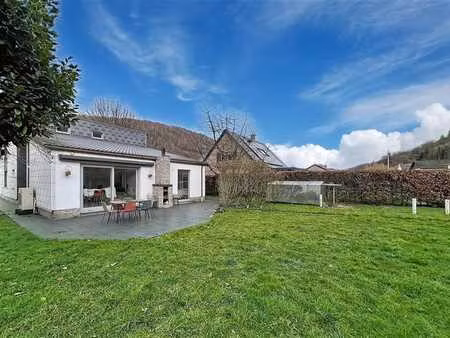 maison 4ch. entièrement rénovée avec garages et jardin.