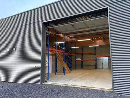 entrepôt de 230m² sis à halma (wellin).