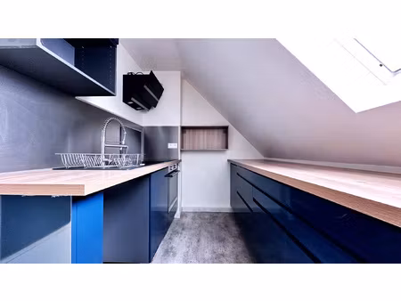 appartement t2 en duplex avec terrasse et parking à louer -