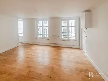 paris 1er - louvre rivoli - à louer vide - beau 3 pièces de 92 m2 - 3e etage