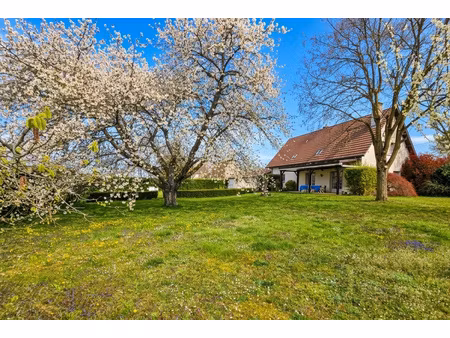 propriété 6 chambres avec 3 garages sur 2105m2 de terrain à