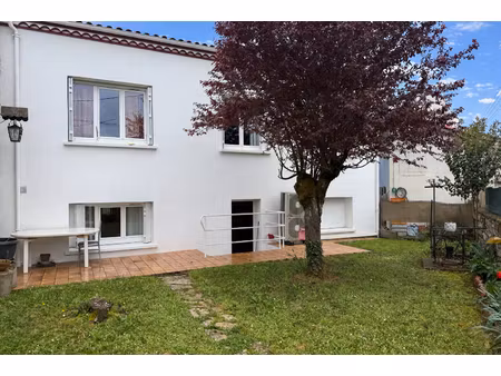 proche centre ville de villeneuve/lot  maison rénovée avec garage et jardin