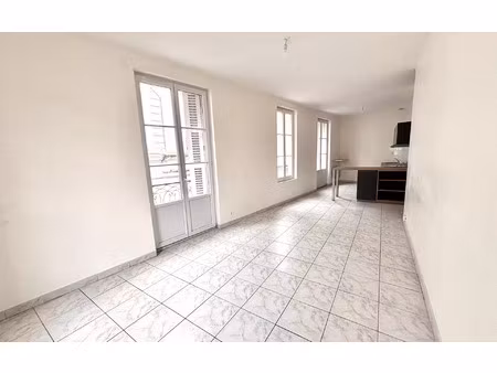 location appartement  m² t-2 à châtellerault  453 €