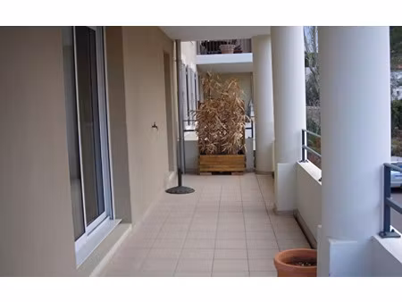 location appartement  m² t-2 à lambesc  969 €