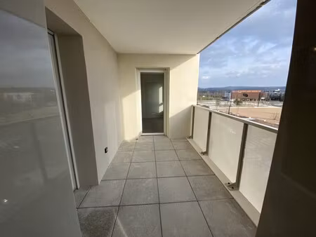 t3 avec garage et balcon à l'isle d'abeau