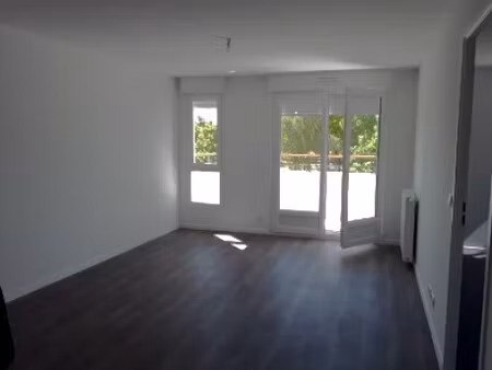 t2 avec balcon à meaux